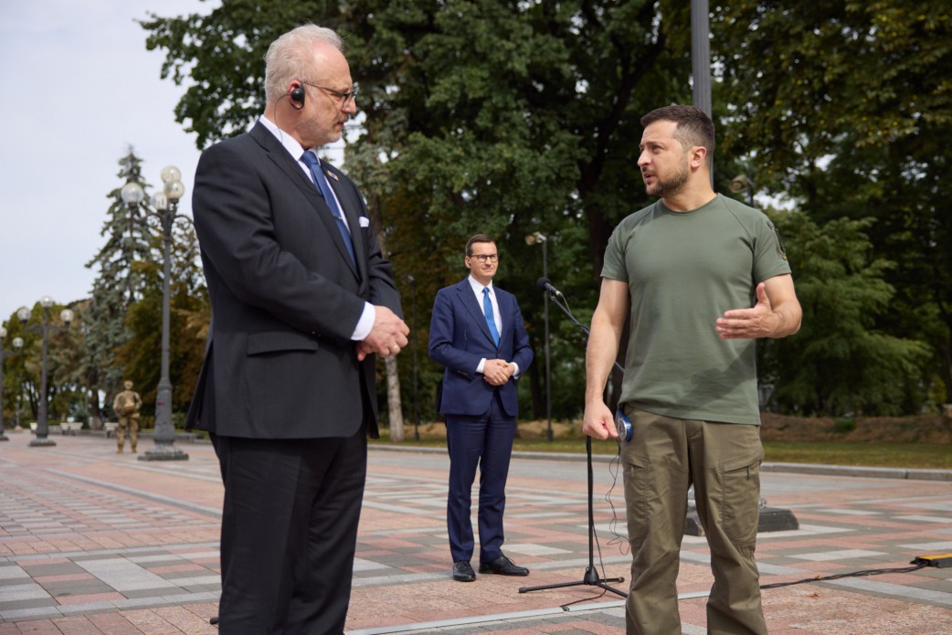 Державних діячів Латвії, Польщі, Чехії та Словенії відзначено на Алеї сміливості в Києві